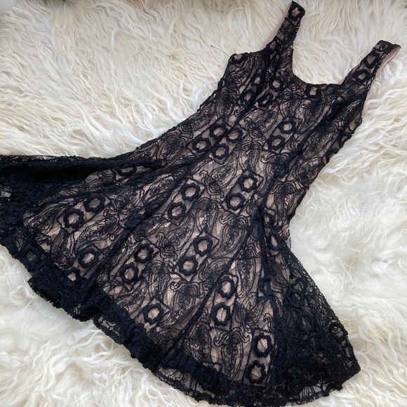 ALEXIS Lace Pattern Mini Dress - Picture 2 of 10